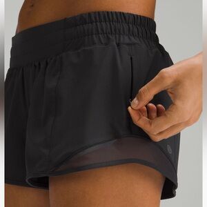Lululemon Athletica - black low rise 2.5 inch